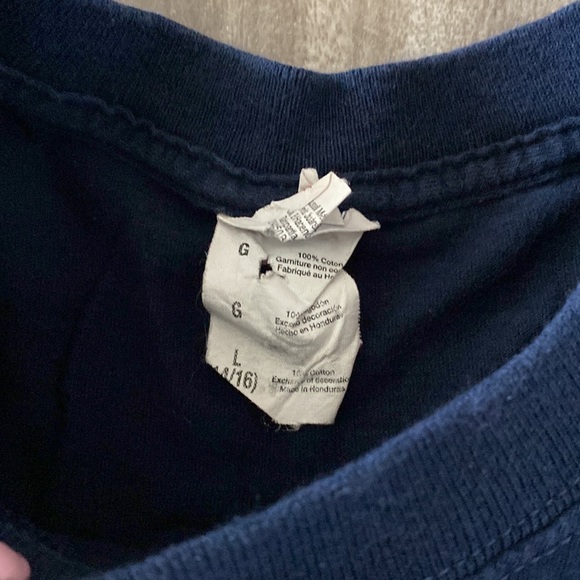 Women’s UofT varsity t shirt - Picture 6 of 7